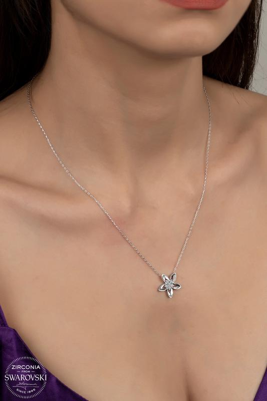 Union%20Swarovski%20Zirconia%20Kadın%20Çiçek%20Gümüş%20Kolye